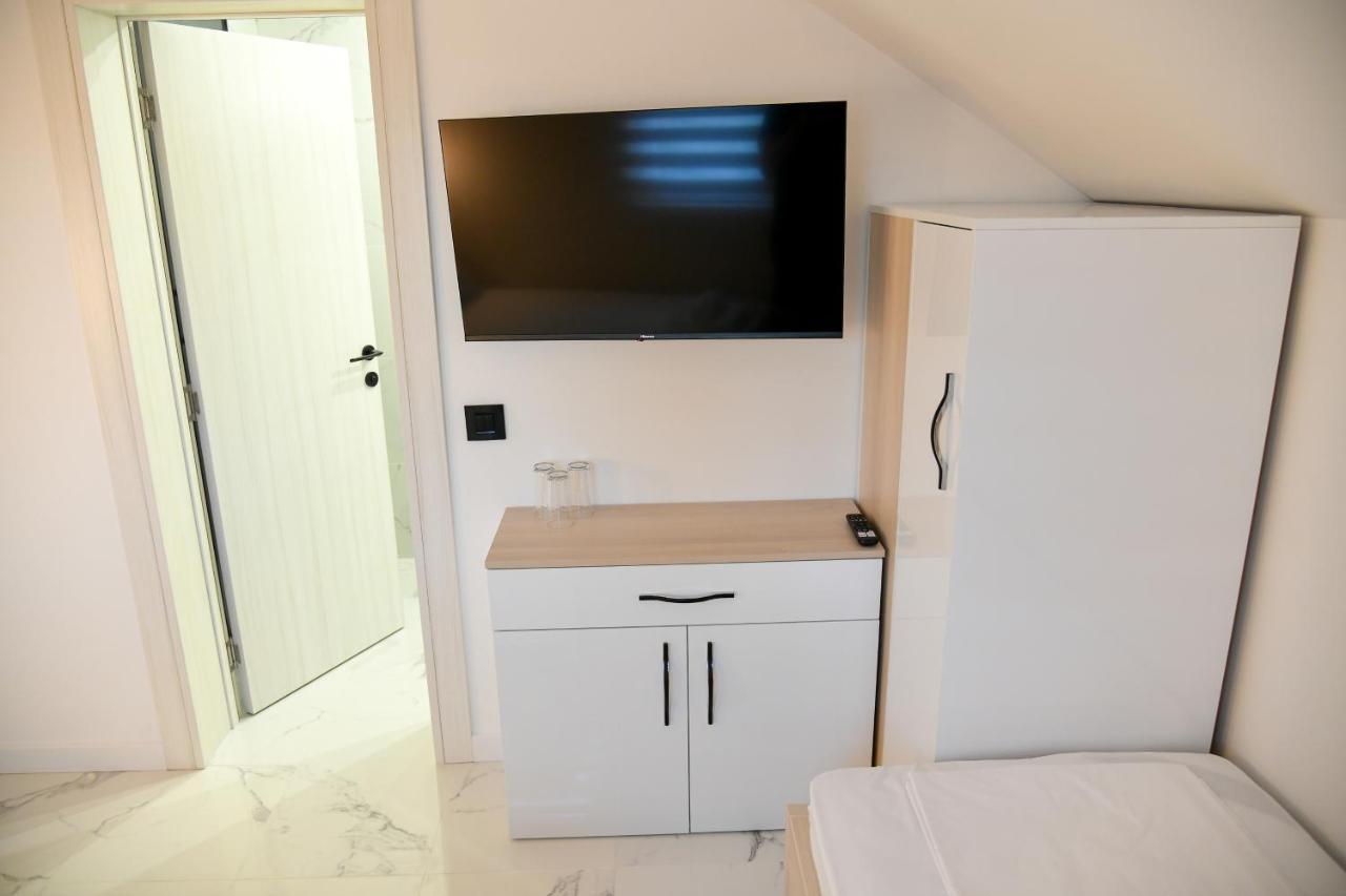 Hotel Pansion Eden à Ni Extérieur photo